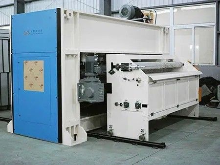 5m/Min 2000mm ~ 4500mm เครื่องเจาะเข็ม การทําความสะอาดอัตโนมัติ Velour เครื่องตัดเข็ม